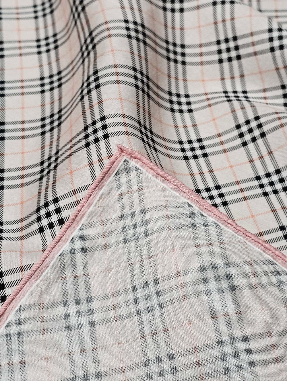 BURBERRY SCARF - Picture 9 of 13